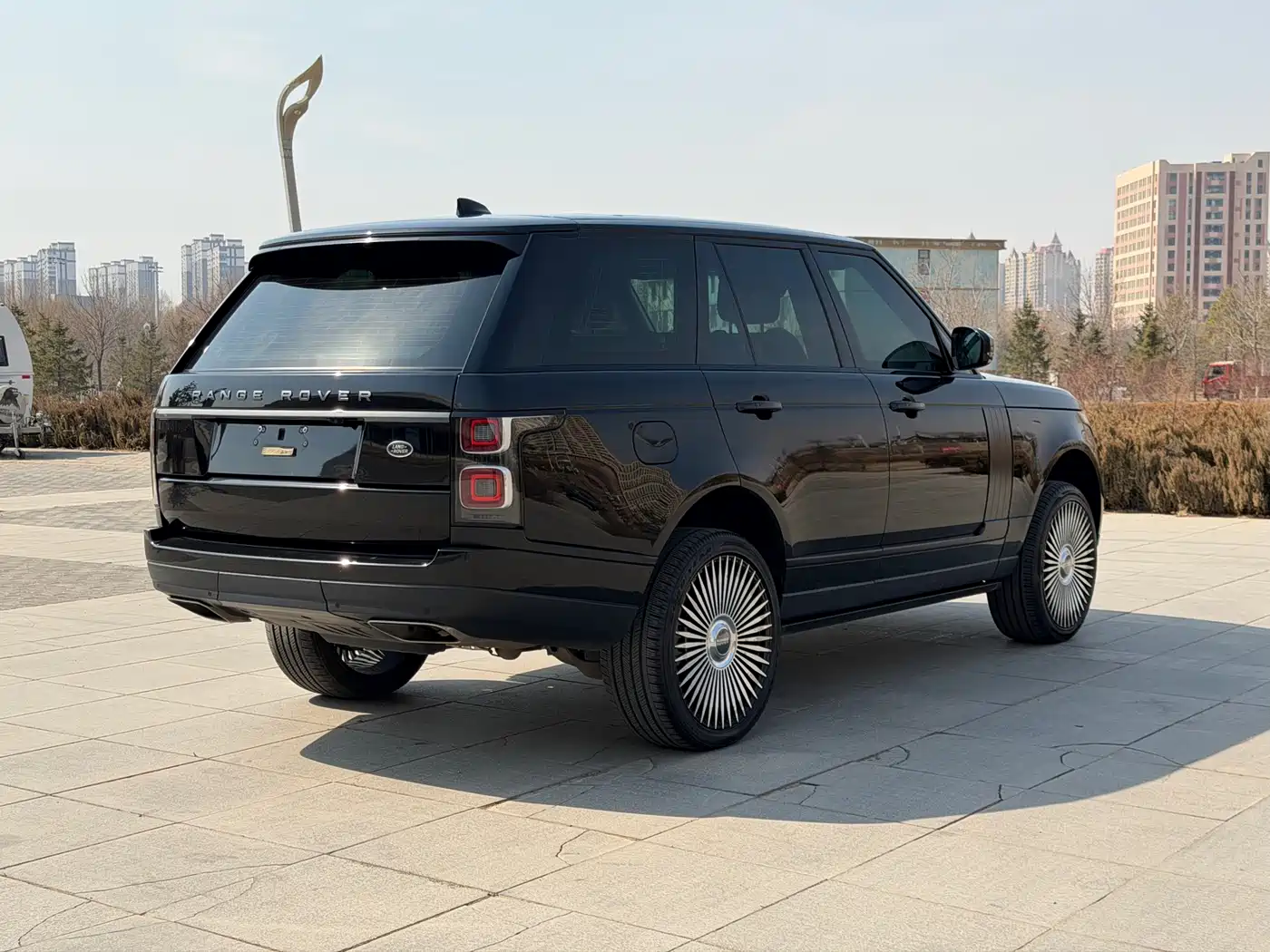 Land Rover Range Rover 2022 3.0 L6 360PS Golden Age Edition фото 7
