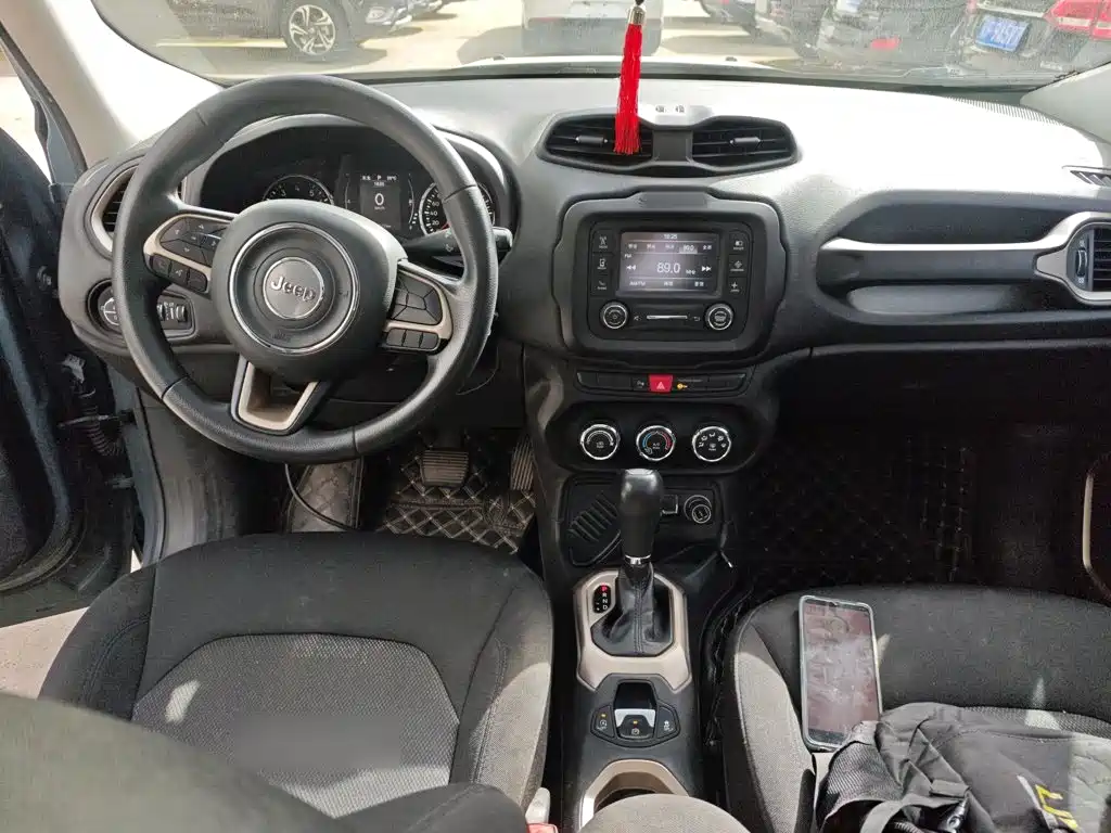 Photo 6 - Jeep Renegade