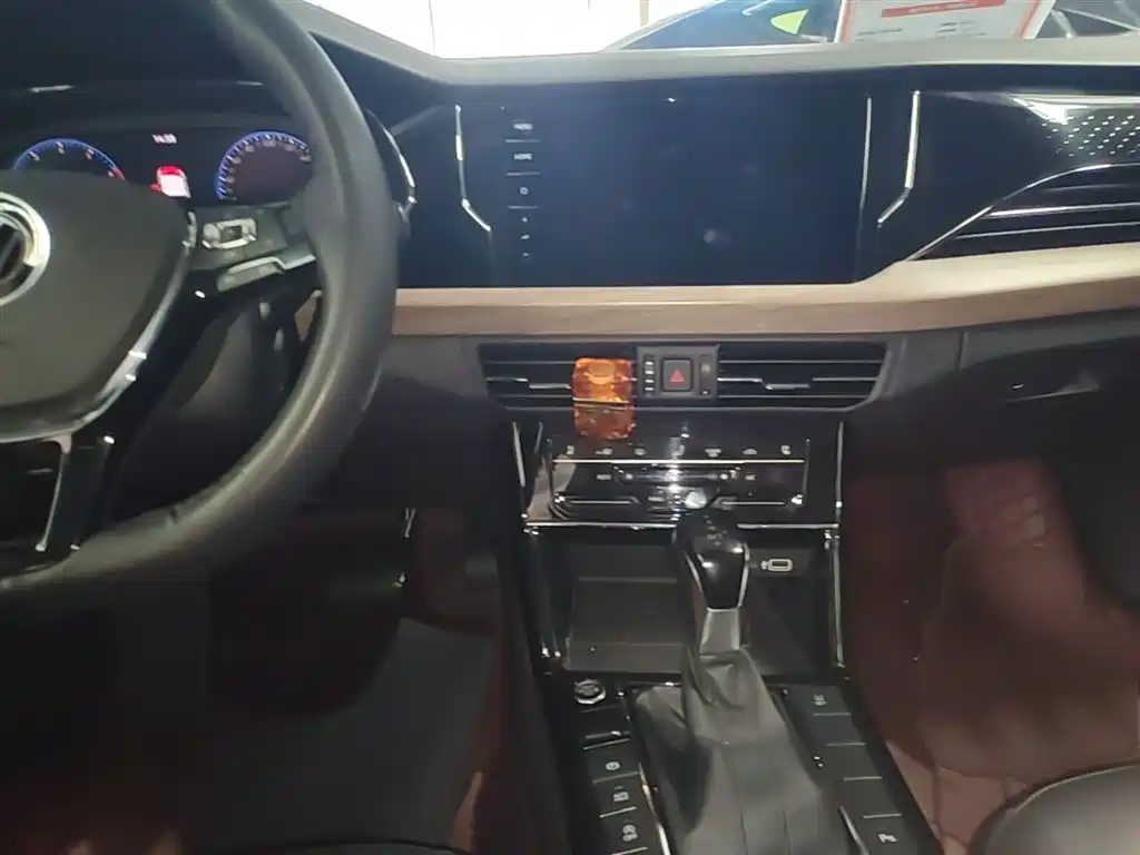 Volkswagen Passat 2020 Facelift 330TSI Luxury China VI фото 10