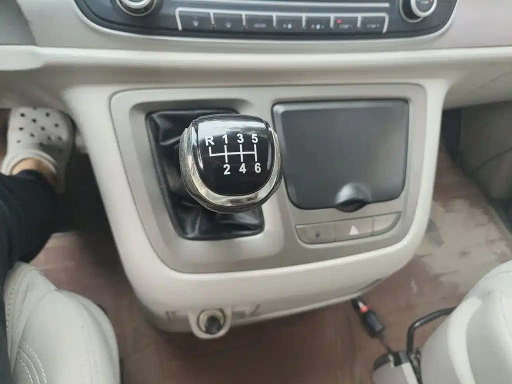 SAIC Maxus Maxus G10 2015 2.0T Manual Commemorative Edition фото 11
