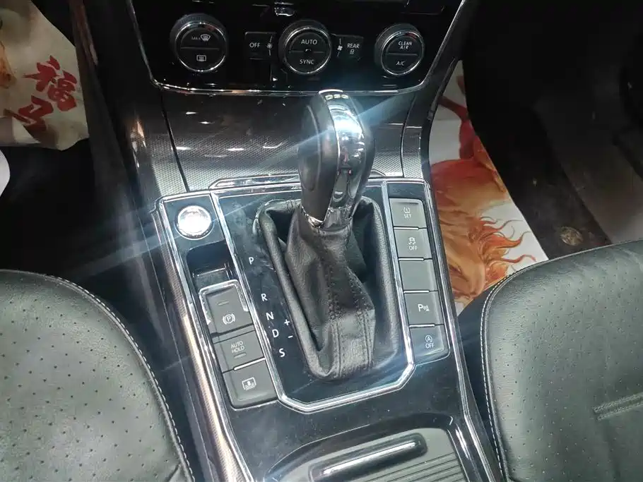 Volkswagen Passat 2017 330TSI DSG Luxury фото 16