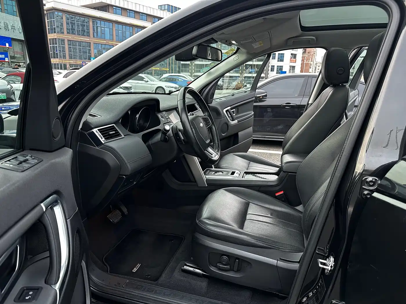 Land Rover Discovery Sport 2018 240PS SE Edition фото 6