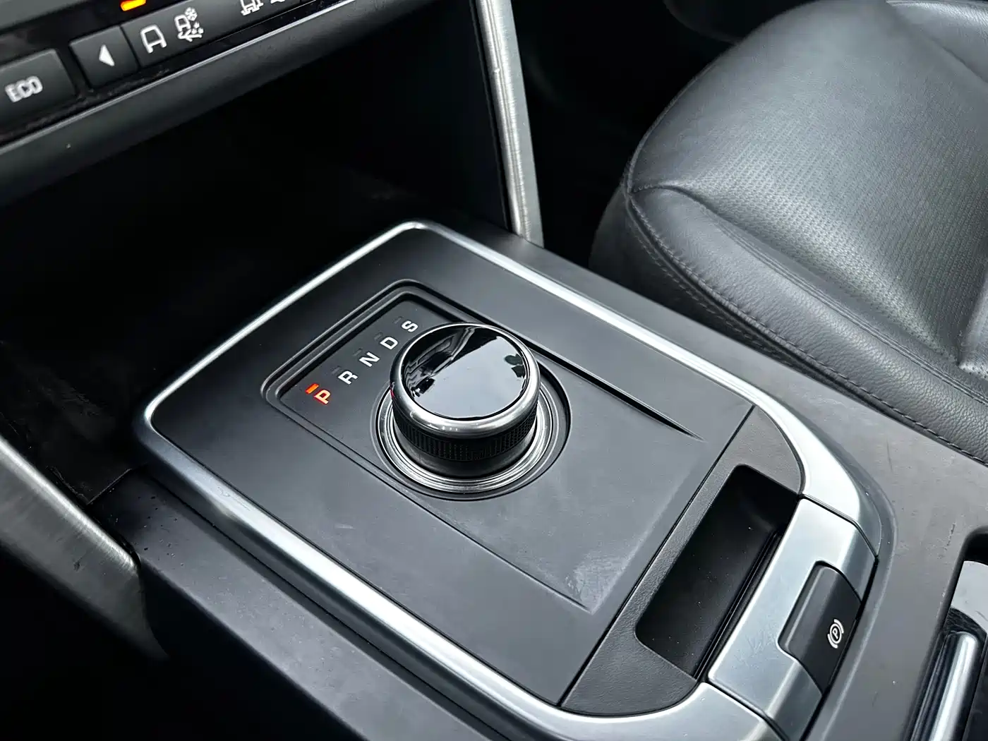 Land Rover Discovery Sport 2018 240PS SE Edition фото 10