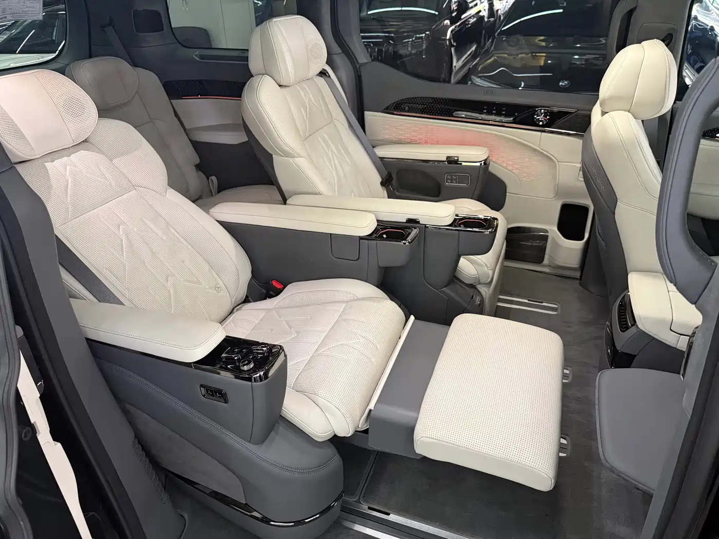 ZEEKR 009 2026 2024 6-seat Executive AWD 108kWh