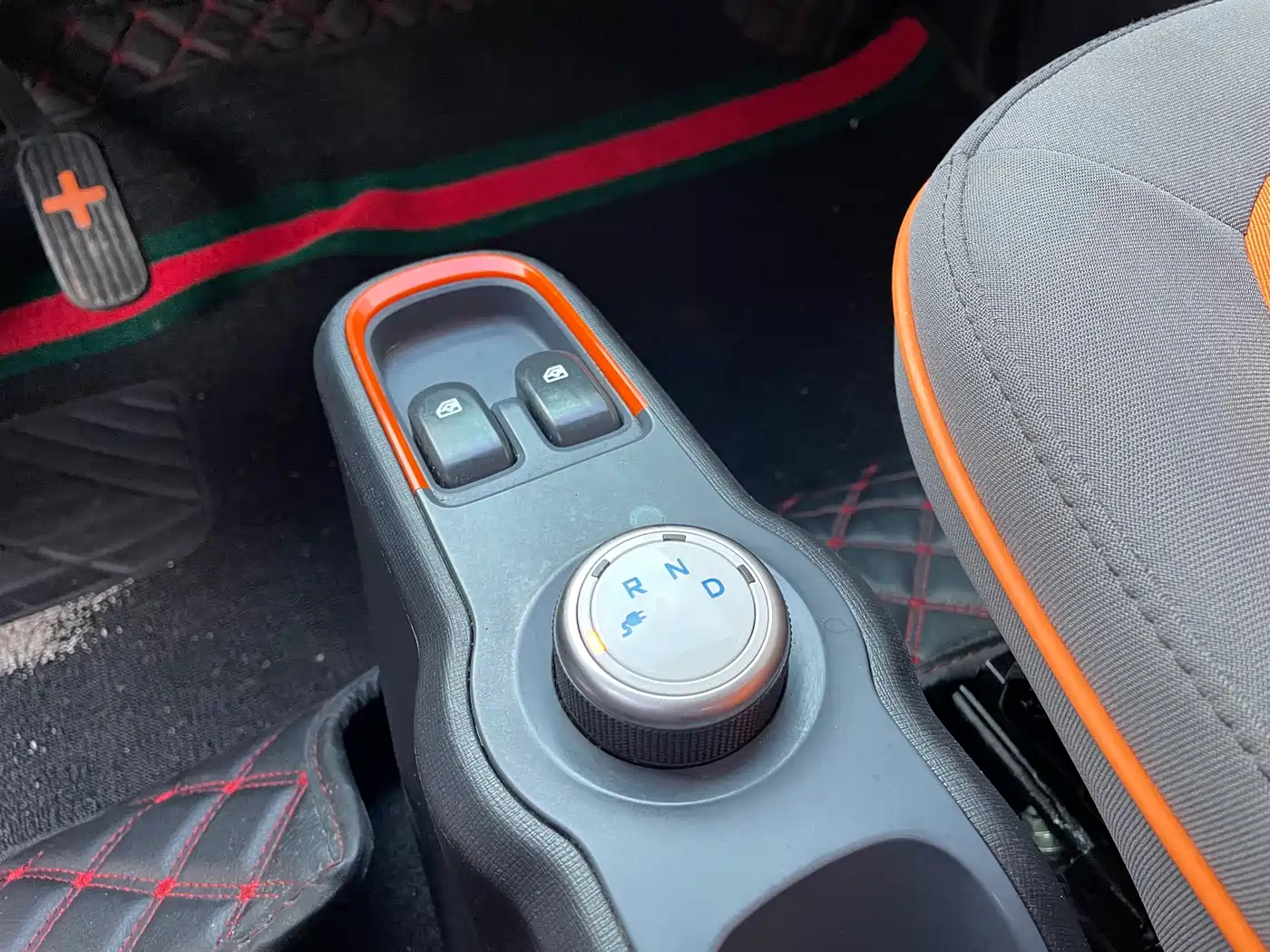BAOJUN E100