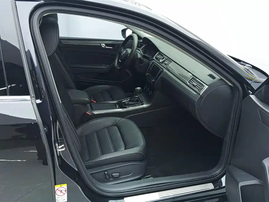 Volkswagen Passat 2017 330TSI DSG Prestige фото 8