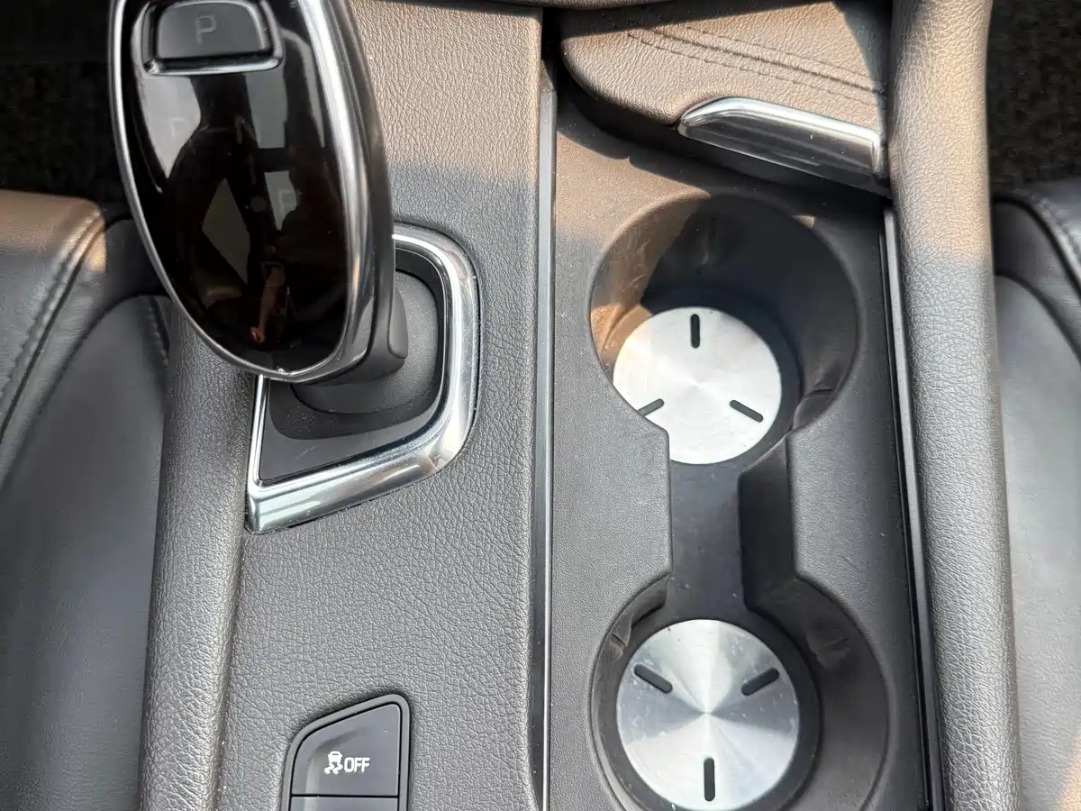 Cadillac XT5 2018 28E 4WD Leading фото 15