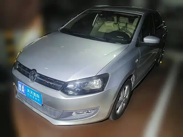 Volkswagen Polo 2011 1.6L Automatic Style Edition — фото 1