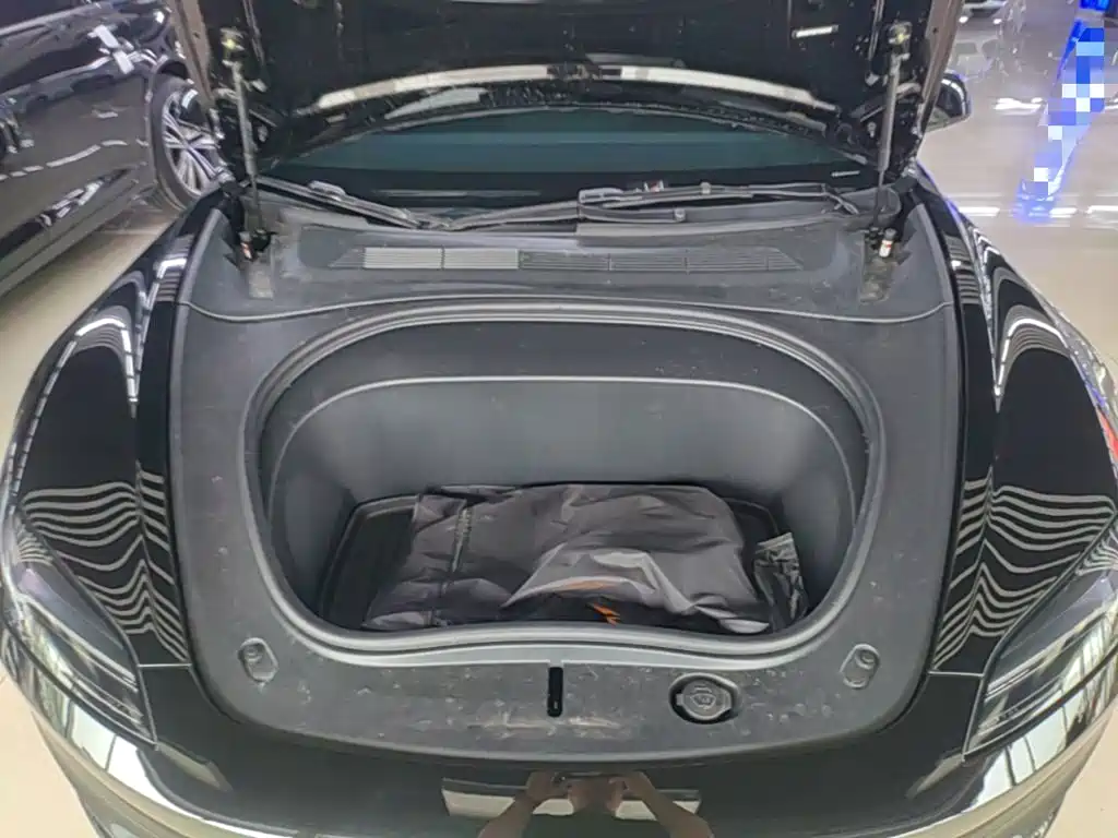Tesla Model 3 2026 2025 Model Year Facelift Rear-Wheel Drive