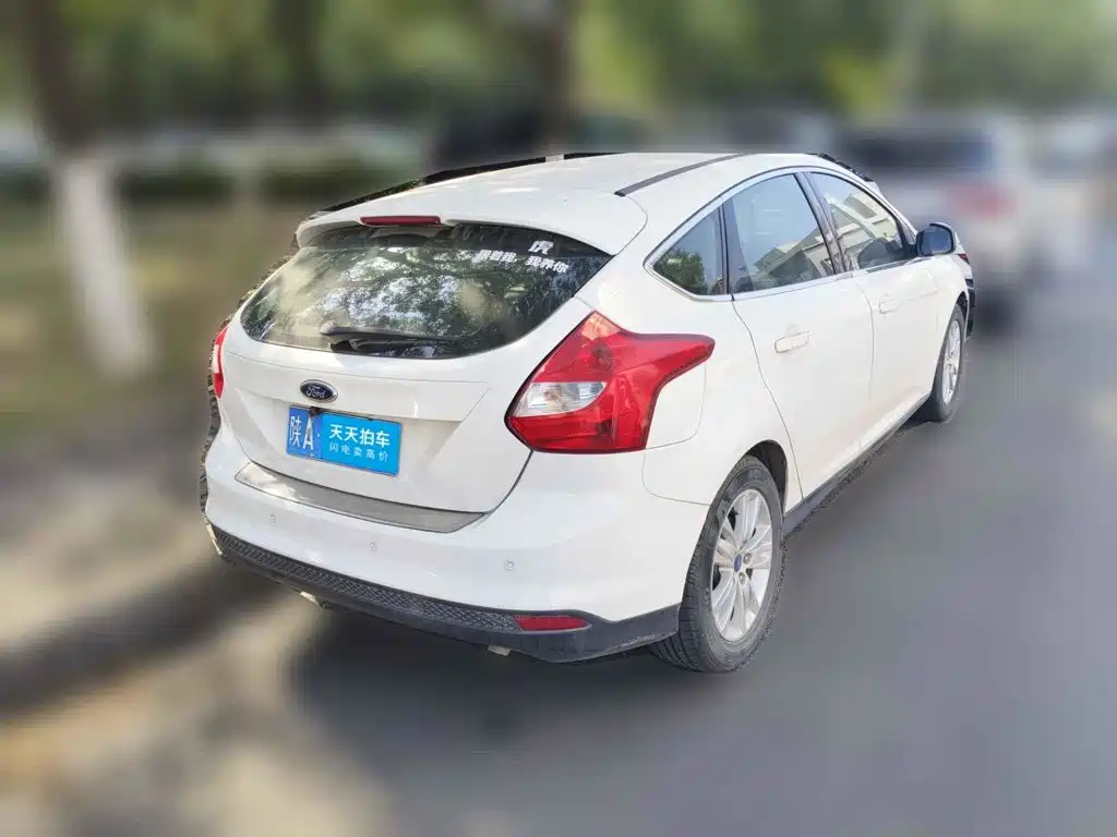 Фото 2 - Ford Focus