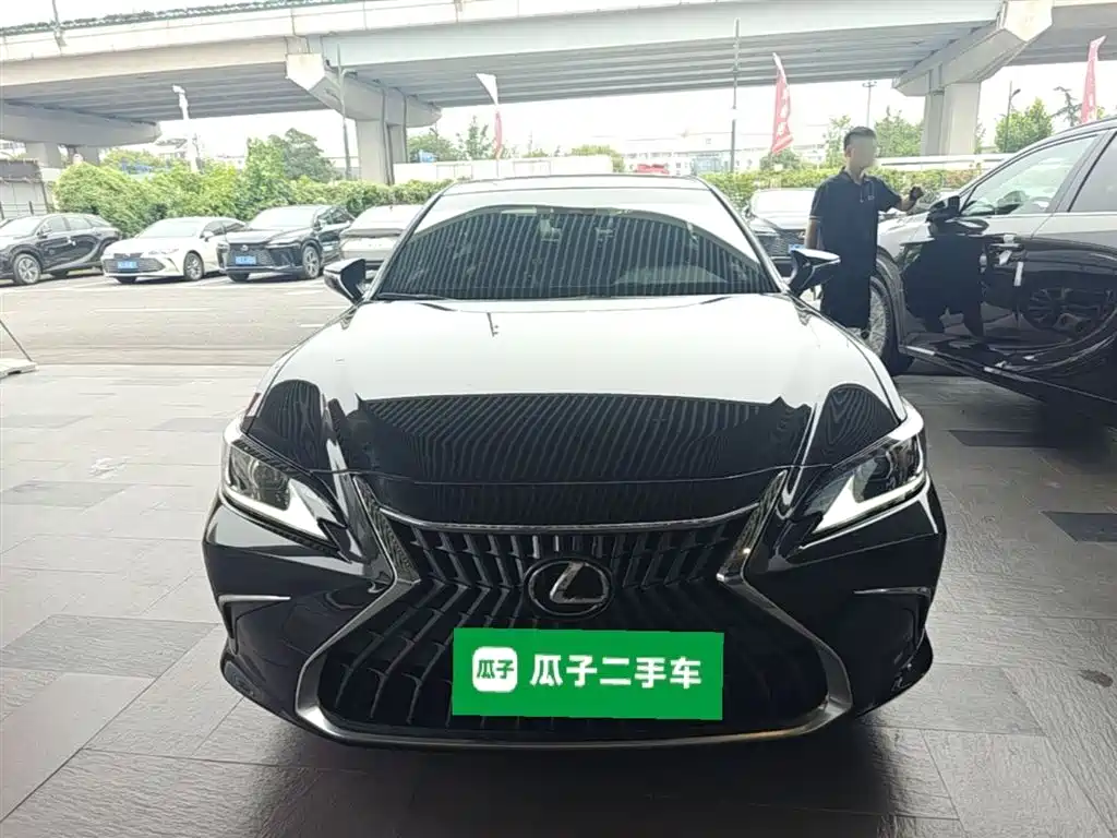 Lexus ES 2022 200 Excellence Edition фото 3
