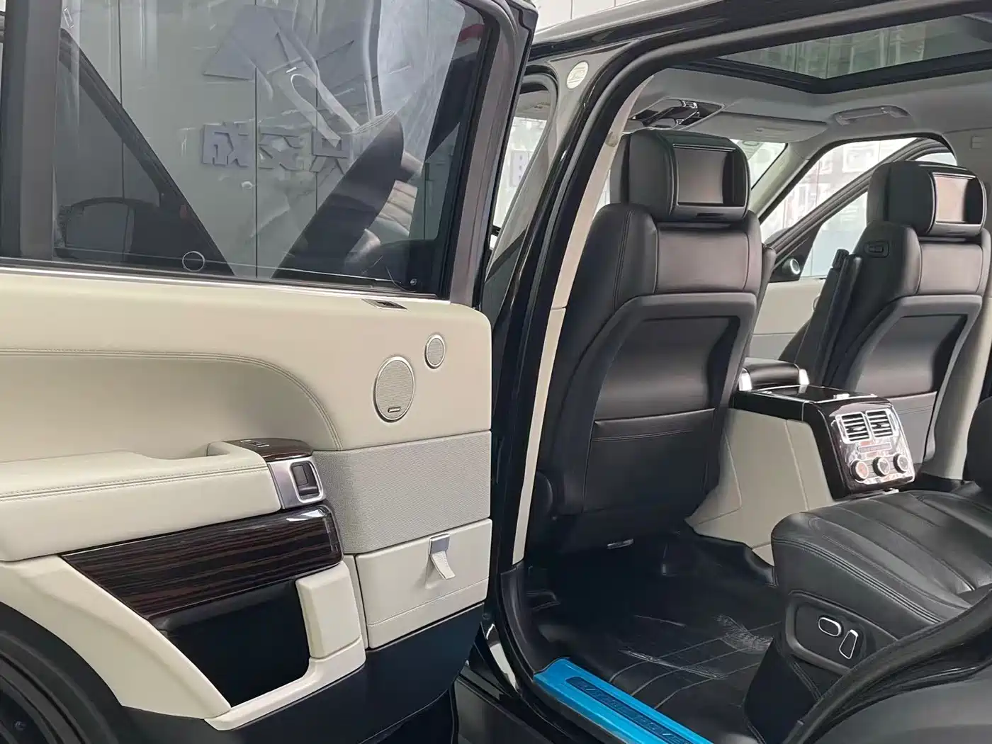 Land Rover Range Rover 2015 5.0 SC V8 AB Prestigious Genesis Extended Edition фото 11