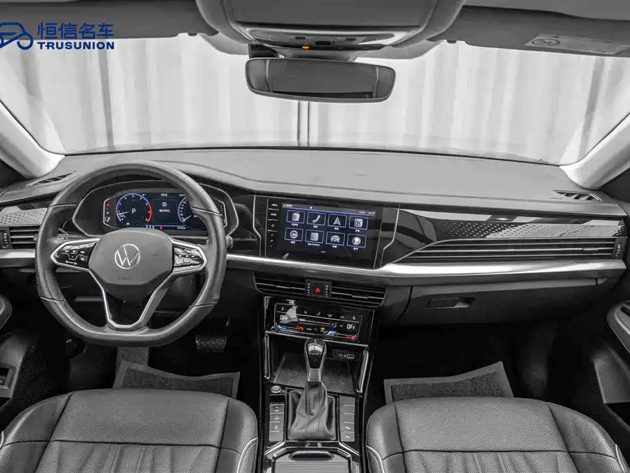 Volkswagen Passat 2022 330TSI Luxury Edition фото 13
