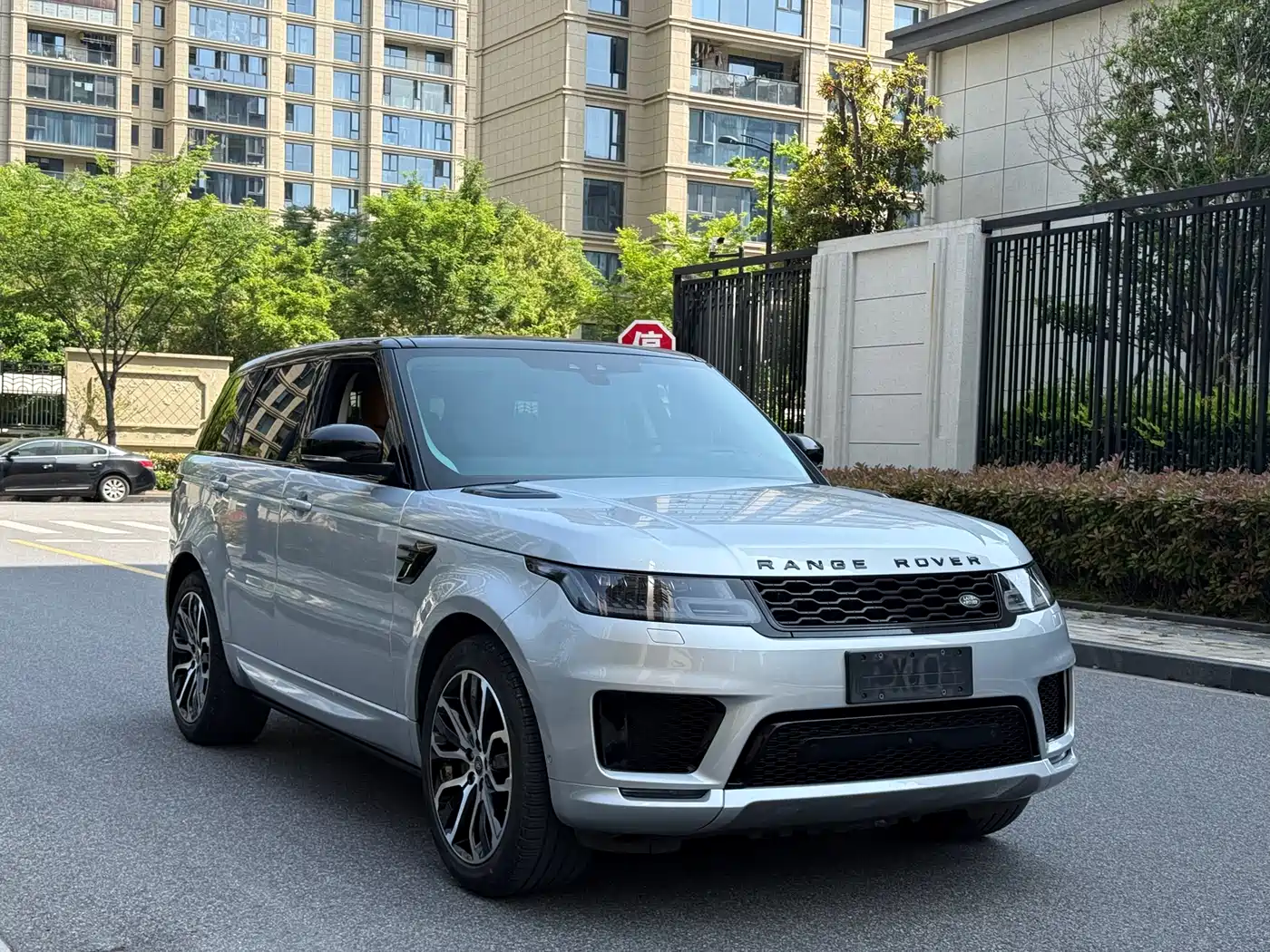 Land Rover Range Rover Sport 2021 3.0 L6 Gloss Black Edition фото 3