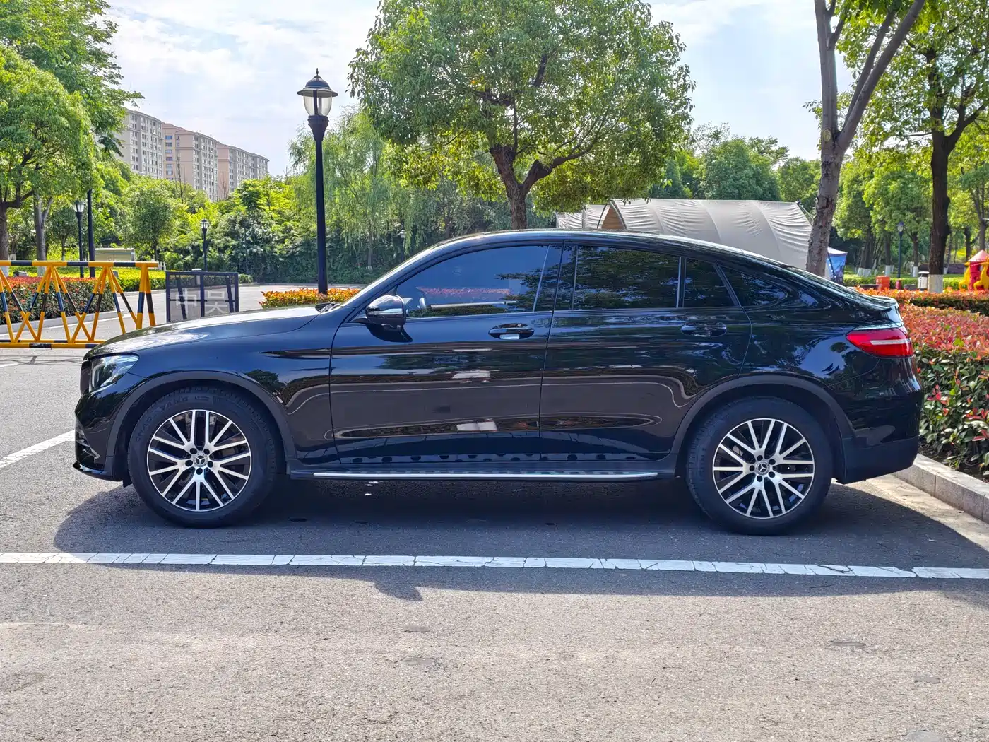 Mercedes-Benz GLC Coupe 2019 GLC 200 4MATIC Coupe SUV фото 4