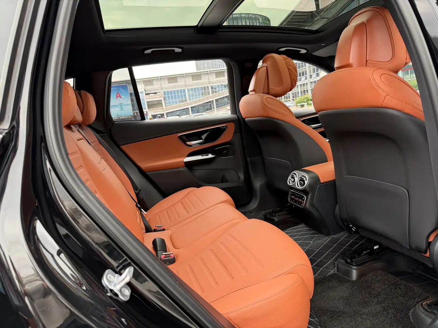 Mercedes-Benz GLC 2024 GLC 260 L 4MATIC Luxury 5-seater фото 30