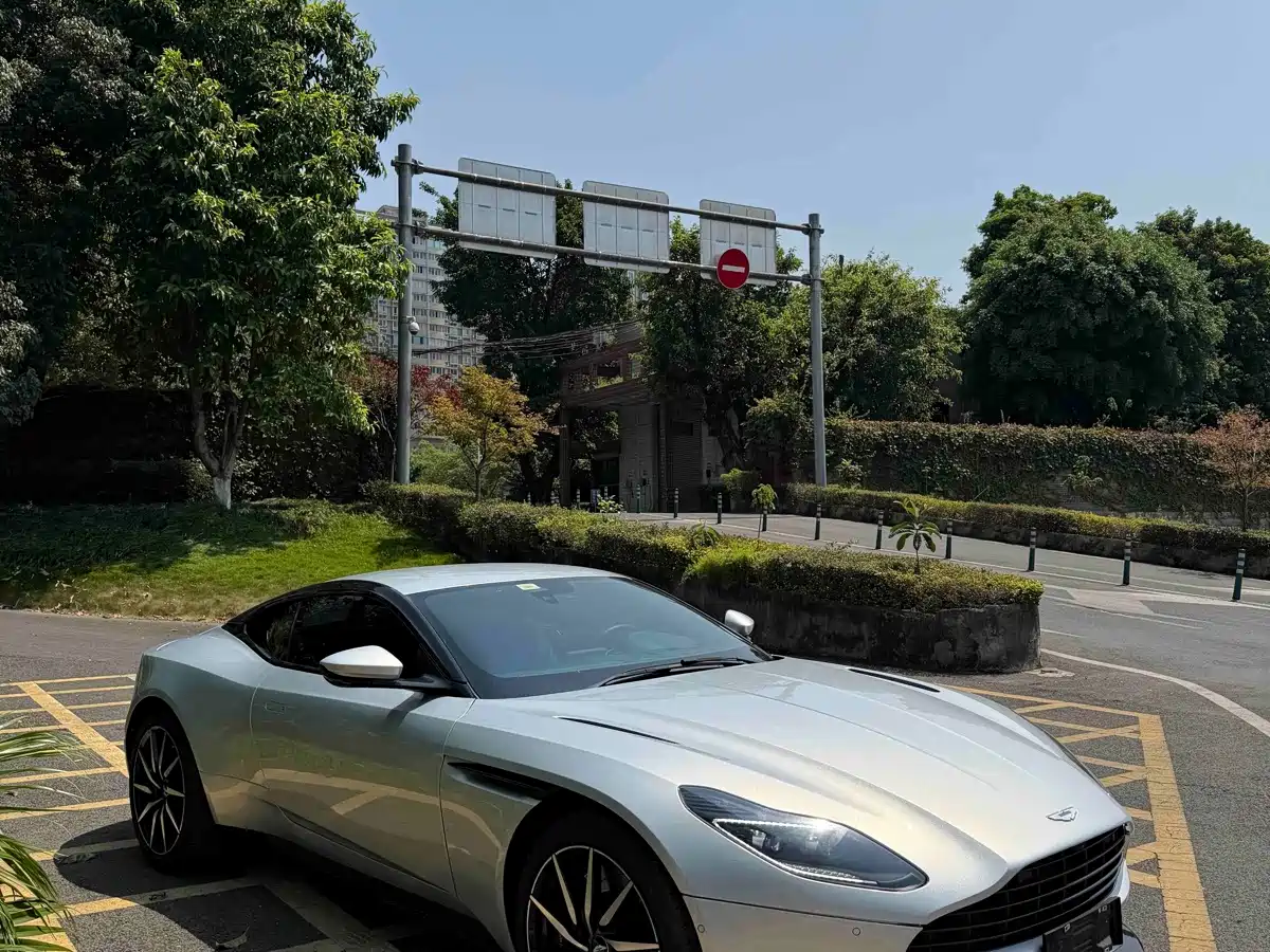 Aston Martin DB11 2018 2019 Model 4.0T V8 Coupe