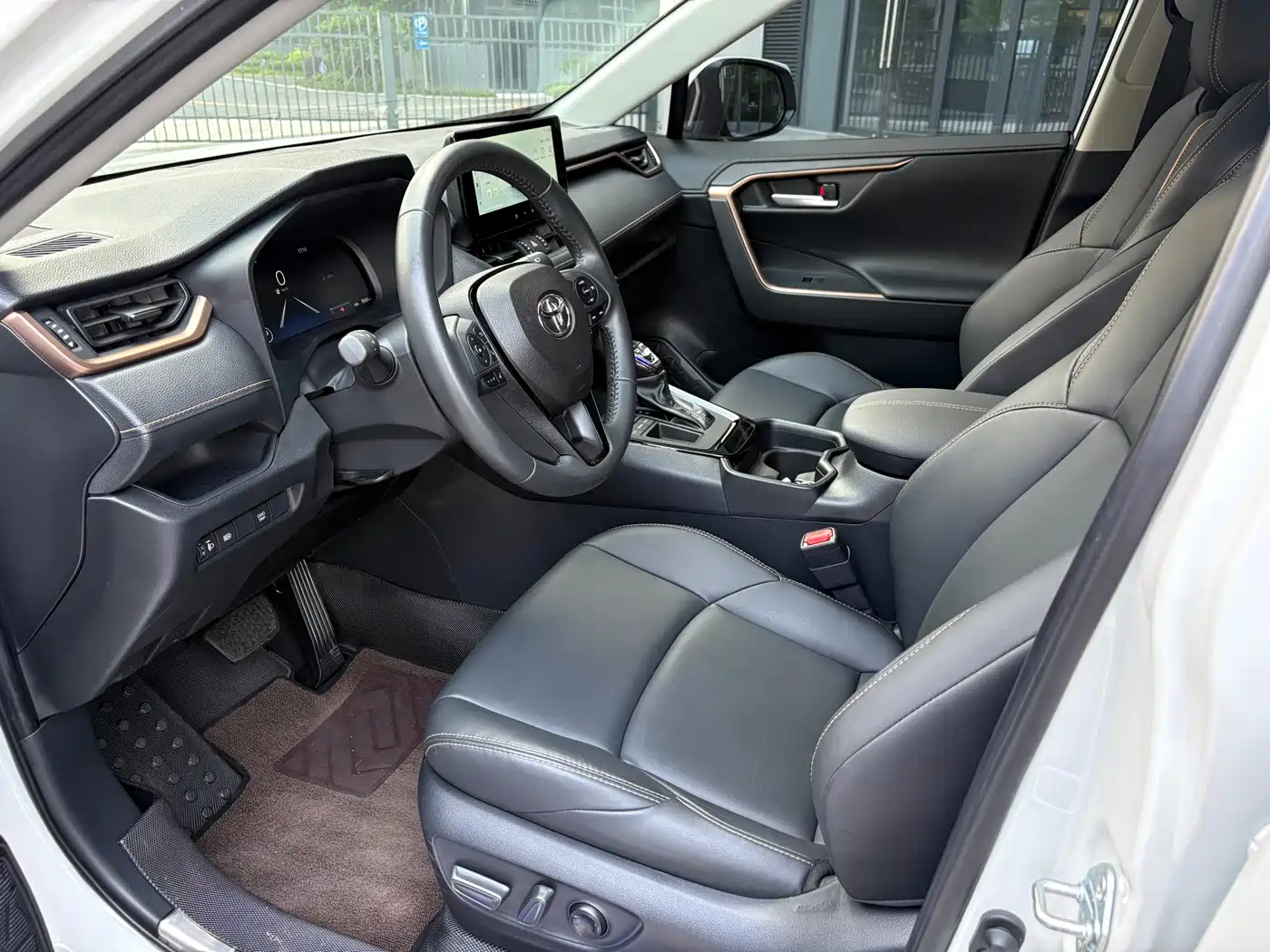 Toyota Wildlander 2024 2.0L CVT 2WD Urban Edition фото 3