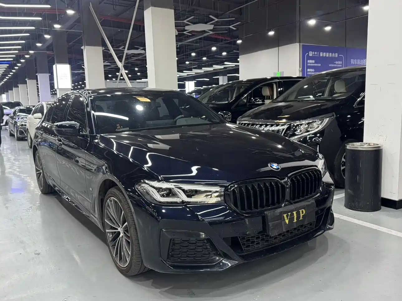 BMW 5 Series 2023 530Li Leading M Sport Package фото 3