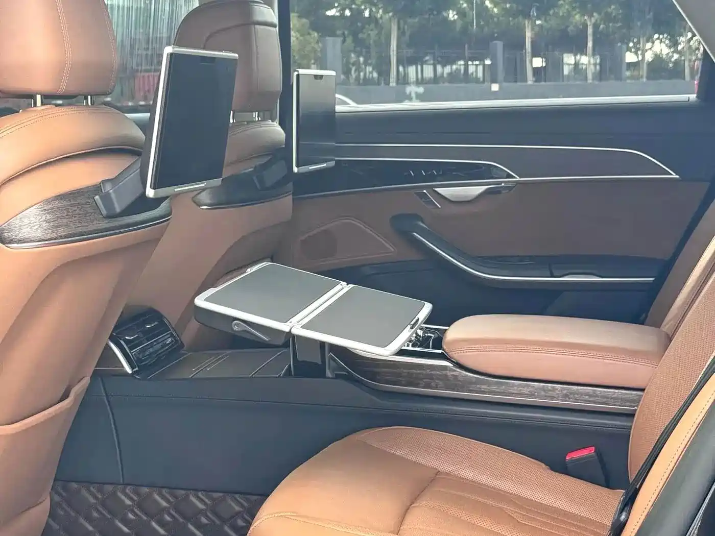 Photo 5 - Audi A8