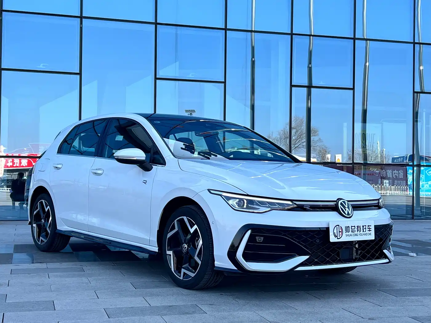 Volkswagen Golf 2025 Facelift 300TSI R-Line фото 3