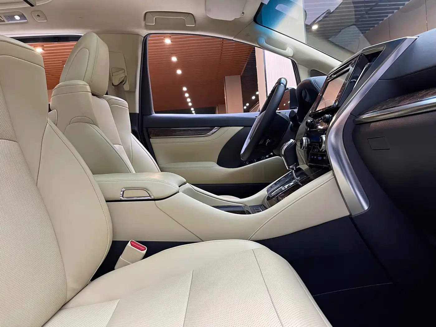 Toyota Alphard 2018 Facelift 3.5L Luxury Edition фото 6