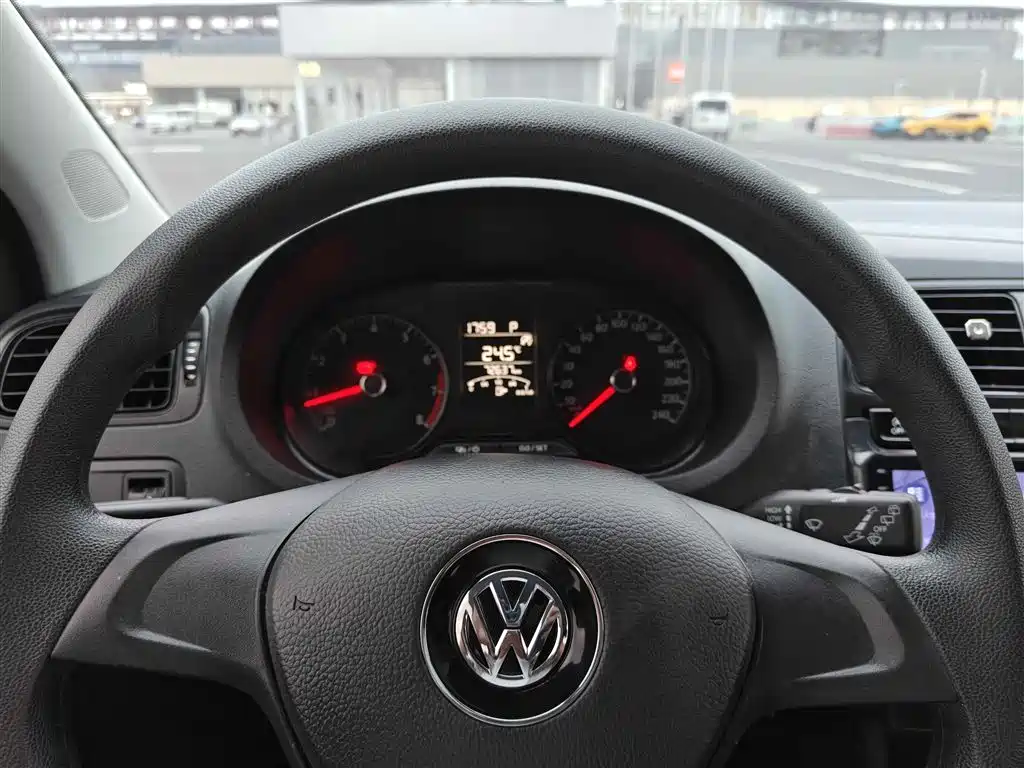 Volkswagen Polo 2018 1.5L Auto Safe Drive фото 20