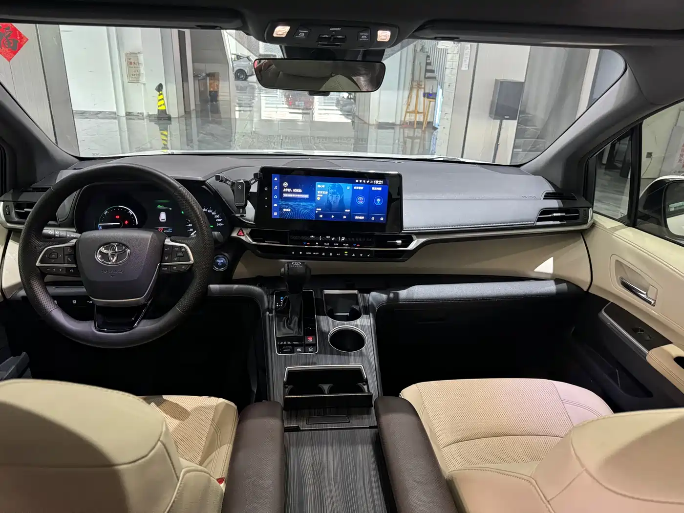 Toyota Granvia 2023 2.5L Hybrid VIP Edition фото 12