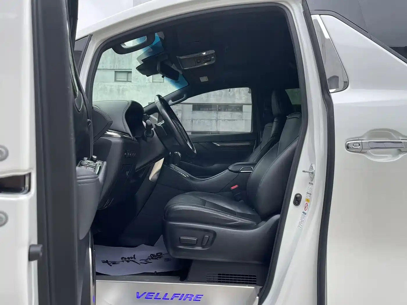 Toyota Alphard 2020 Hybrid 2.5L Premium Edition фото 4
