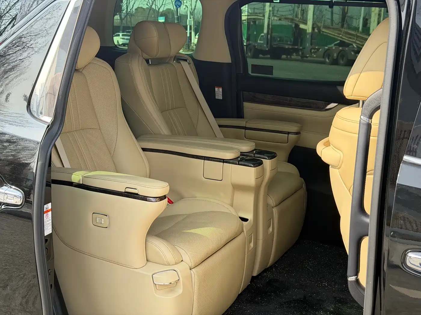Toyota Alphard 2021 Hybrid 2.5L Ultimate фото 8