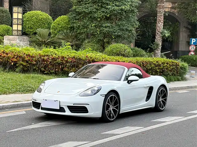 PORSCHE 718