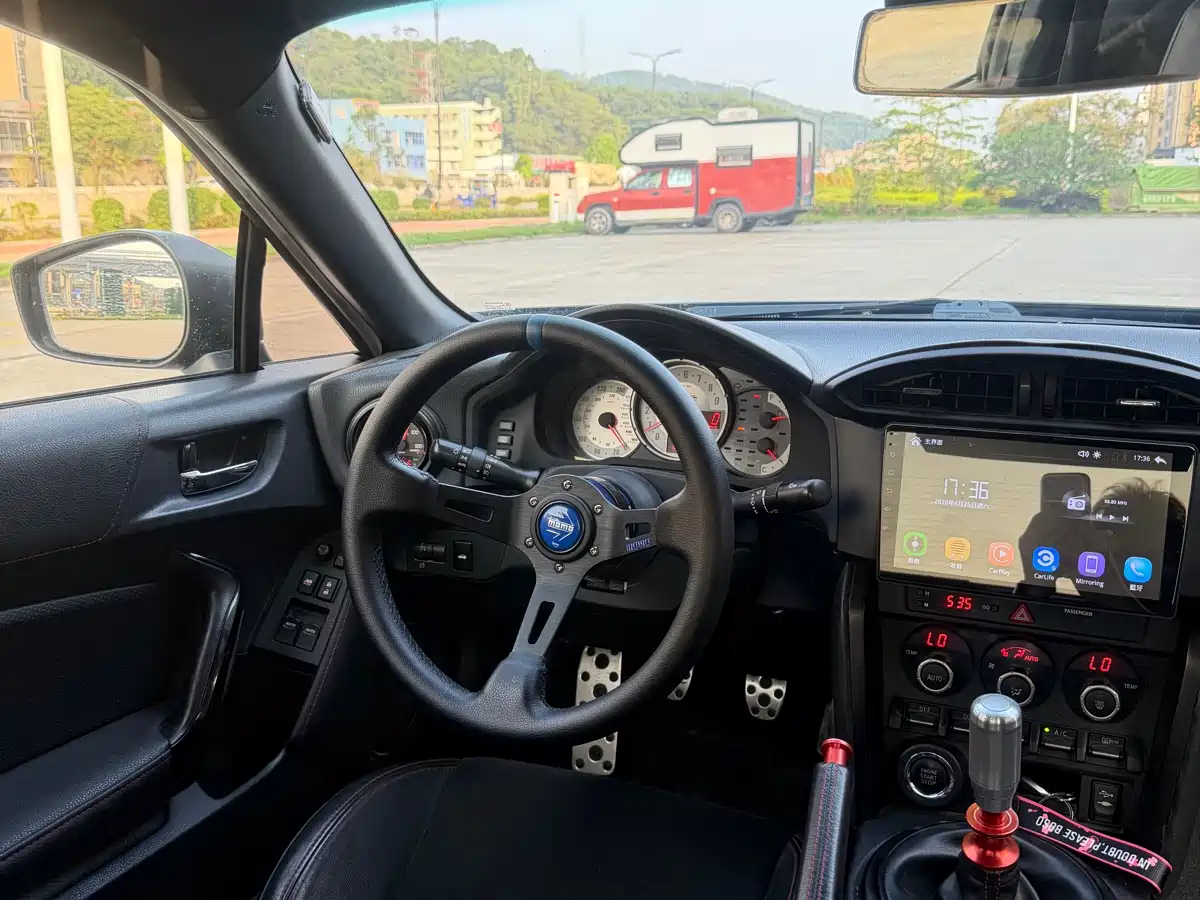 Subaru BRZ 2015 2.0i Manual фото 14