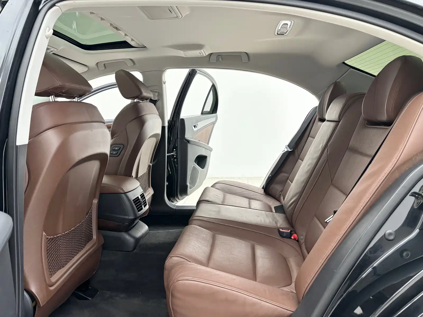 Фото 9 - Hongqi H7