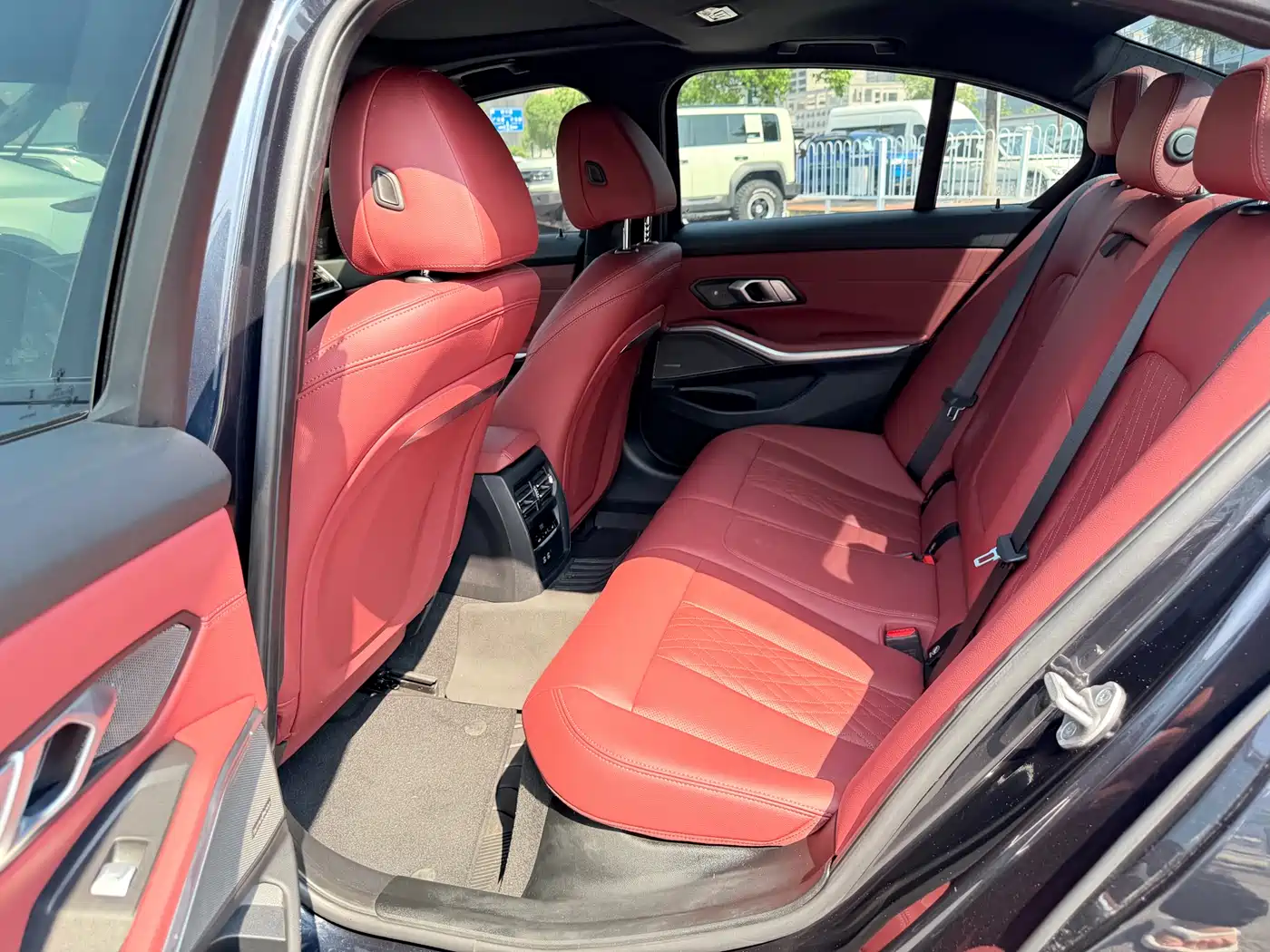 BMW 3 Series 2024 325i M Sport Shadowline Package фото 7