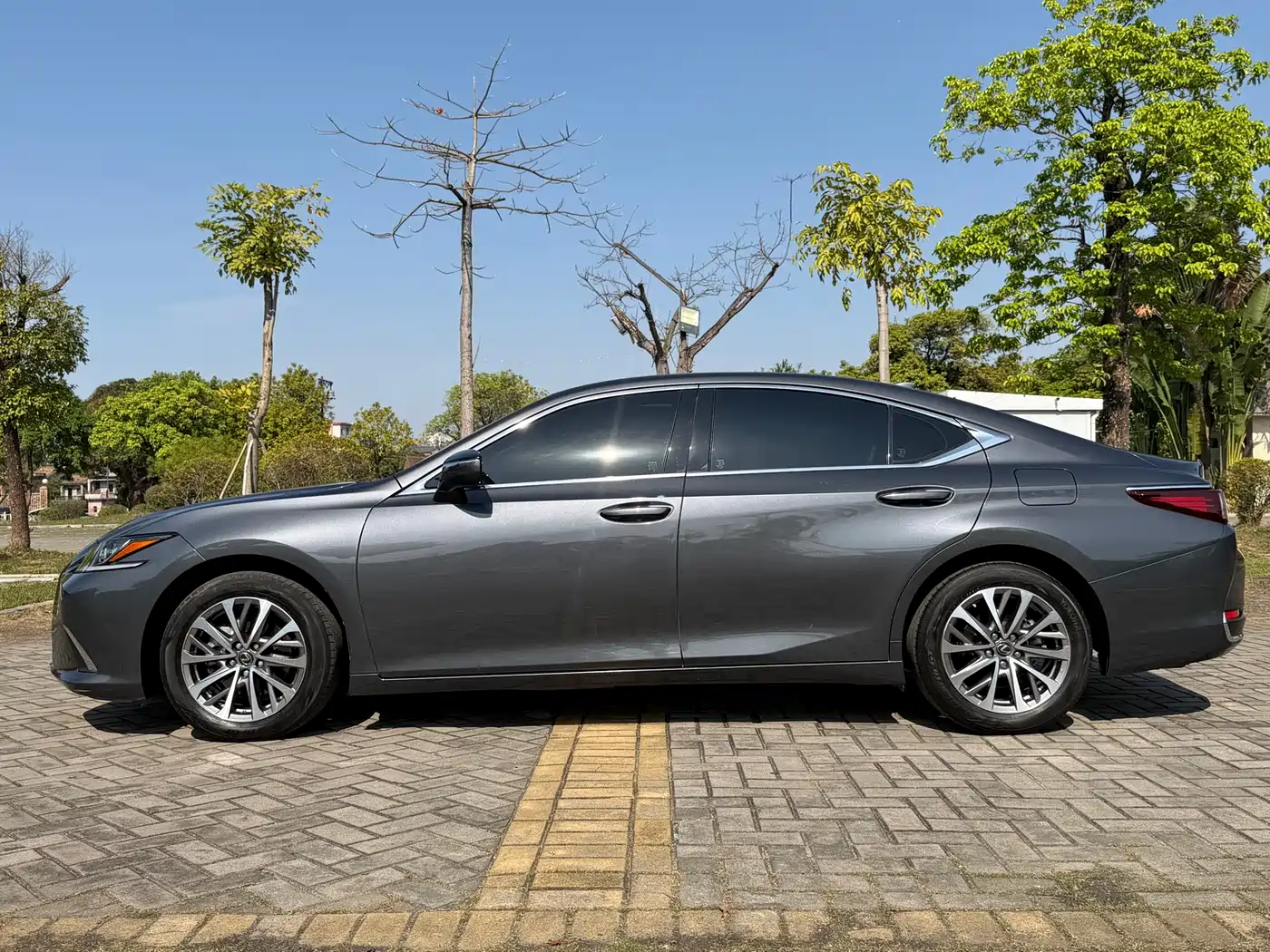 Lexus ES 2021 200 Excellence Edition фото 18