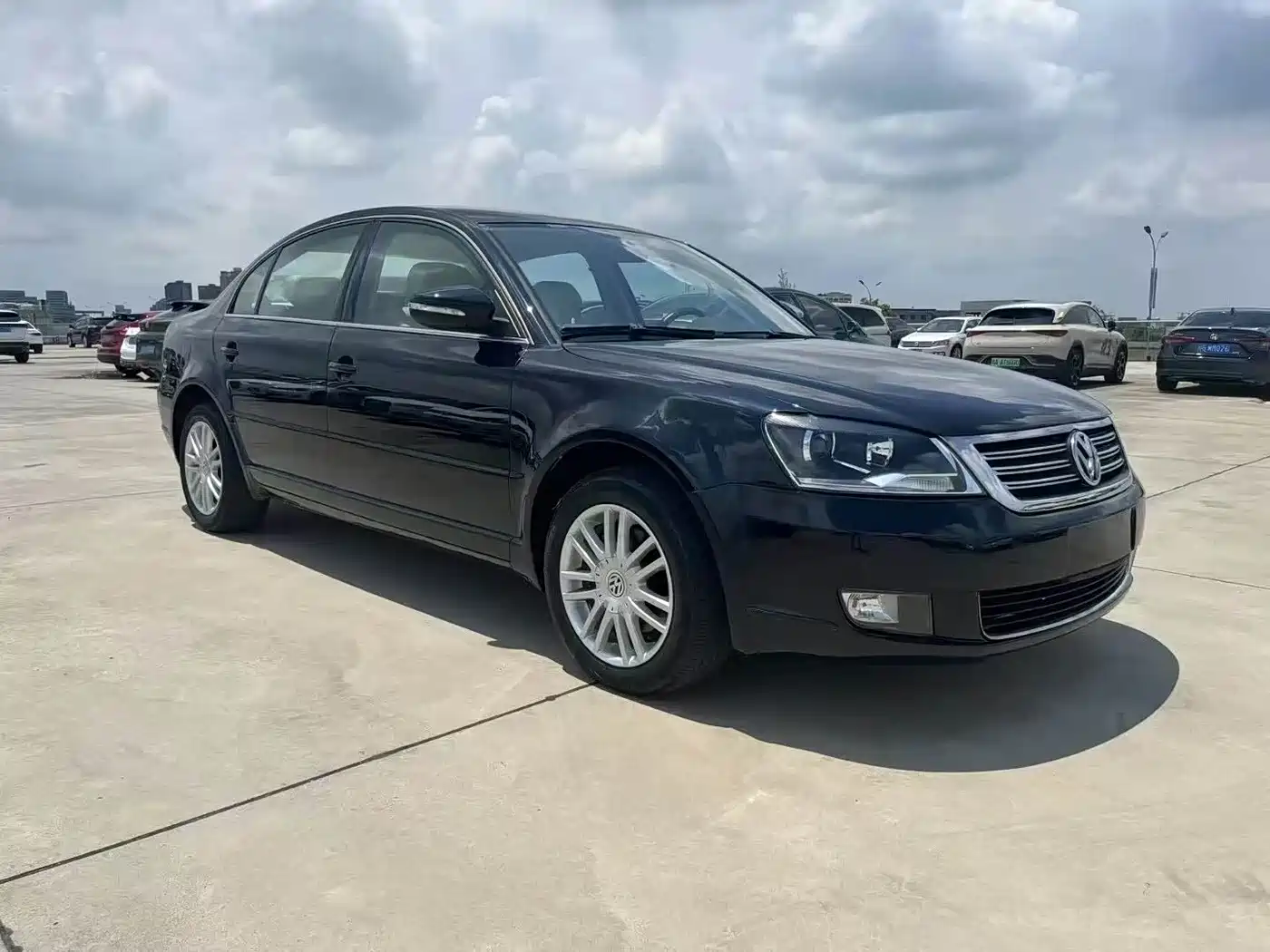 Volkswagen Passat Lingyu 2011 1.8T Automatic Premium фото 3