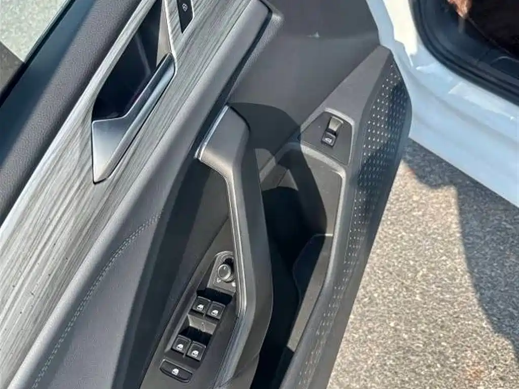 Volkswagen Sagitar 2023 280TSI DSG Surpass Plus Edition фото 13