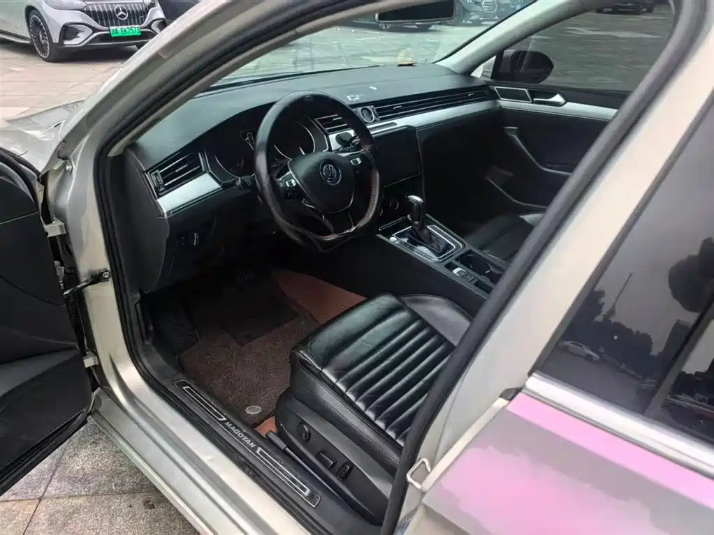 Volkswagen Magotan 2018 330TSI DSG Leading фото 10
