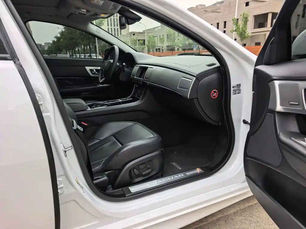 Jaguar XF 2014 2014 XF 3.0 SC Sport Club Limited Edition