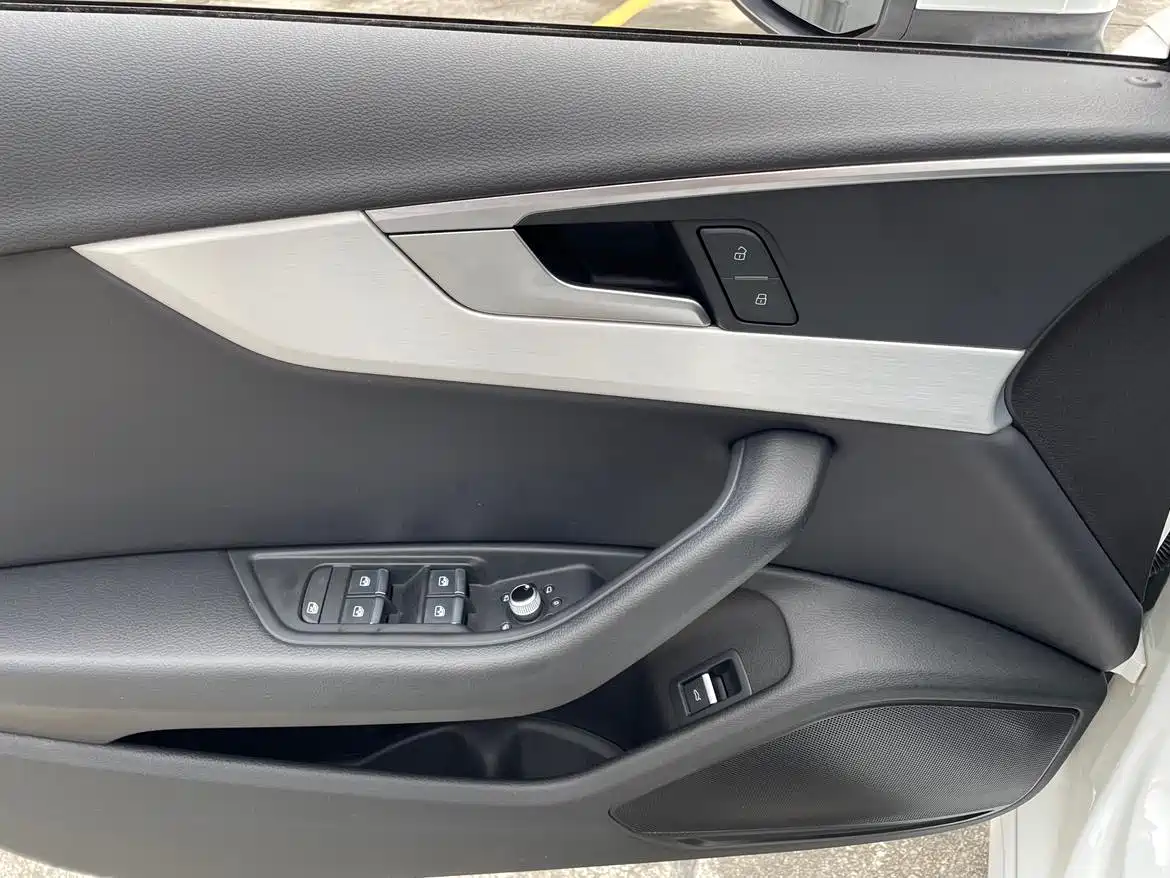 Audi A4L 2020 40 TFSI Luxury Dynamic фото 17