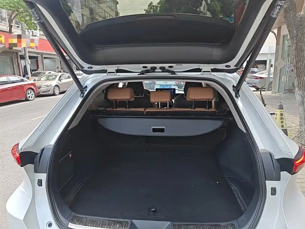 Toyota Venza 2022 2.0L CVT 2WD Premium фото 19
