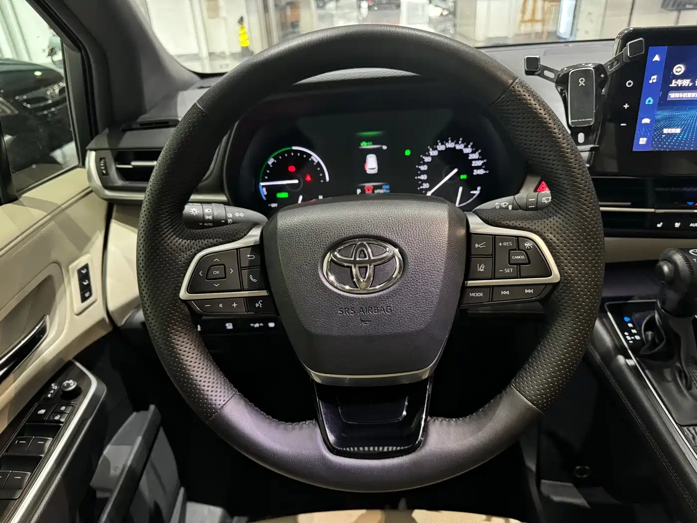 Toyota Granvia 2023 2.5L Hybrid VIP Edition фото 9