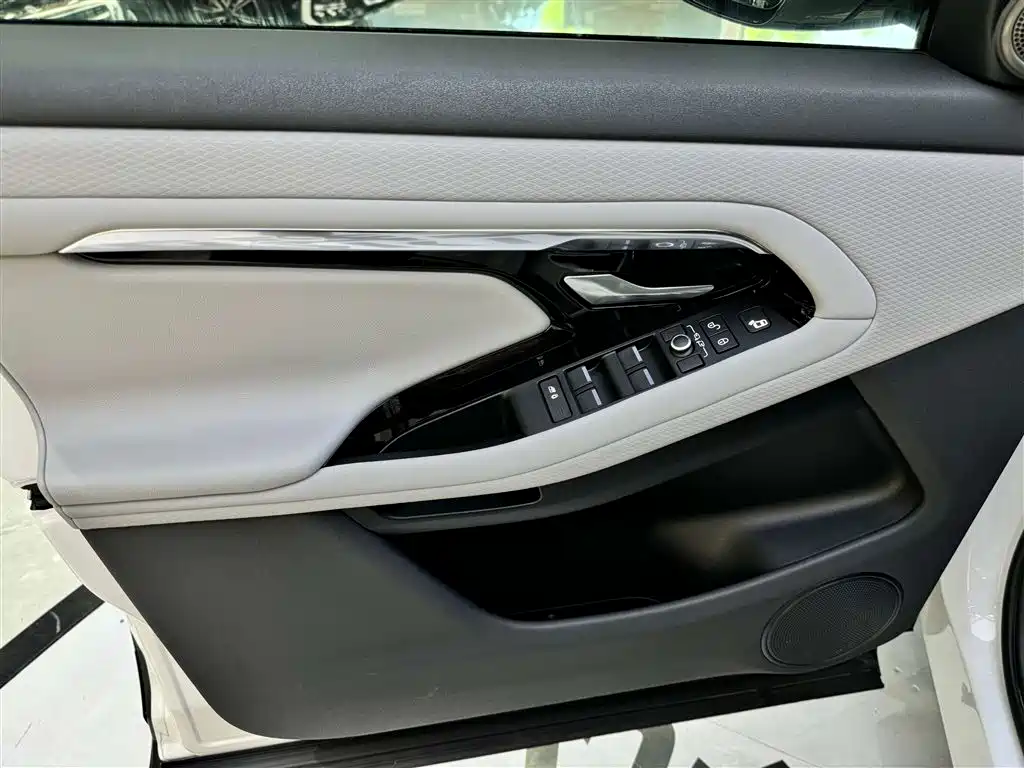 Land Rover Range Rover Evoque 2020 Model 249PS R-DYNAMIC S Gloss Black Sport Edition фото 22
