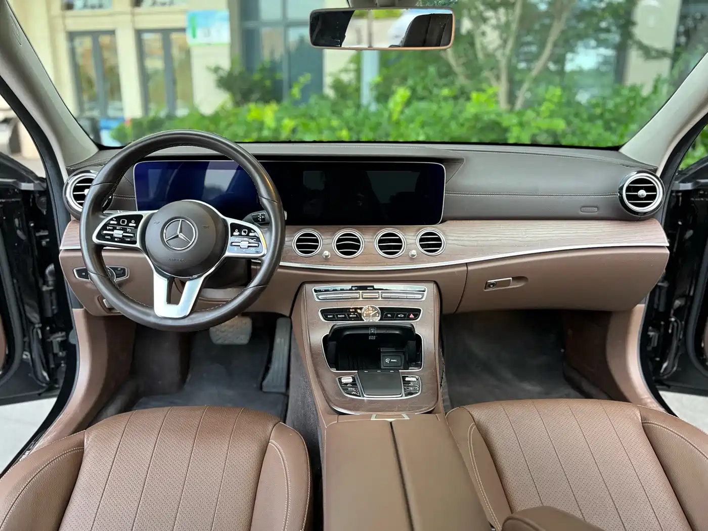 Mercedes-Benz E-Class 2017 E 300 L Luxury фото 7
