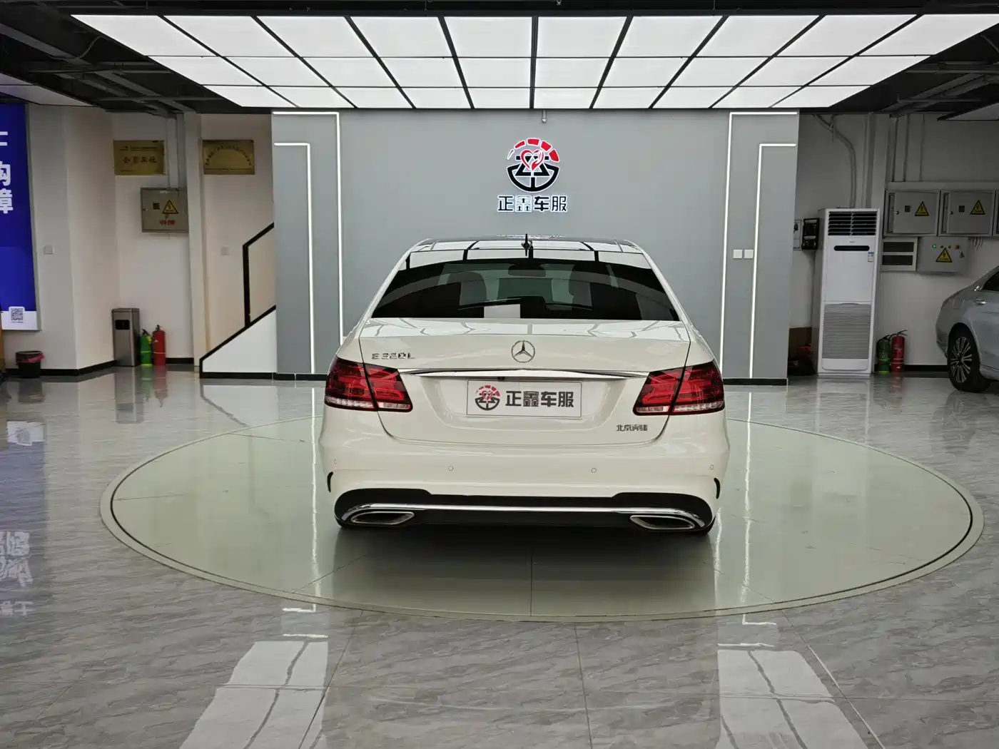Mercedes-Benz E-Class 2015 E 320 L Sport фото 16