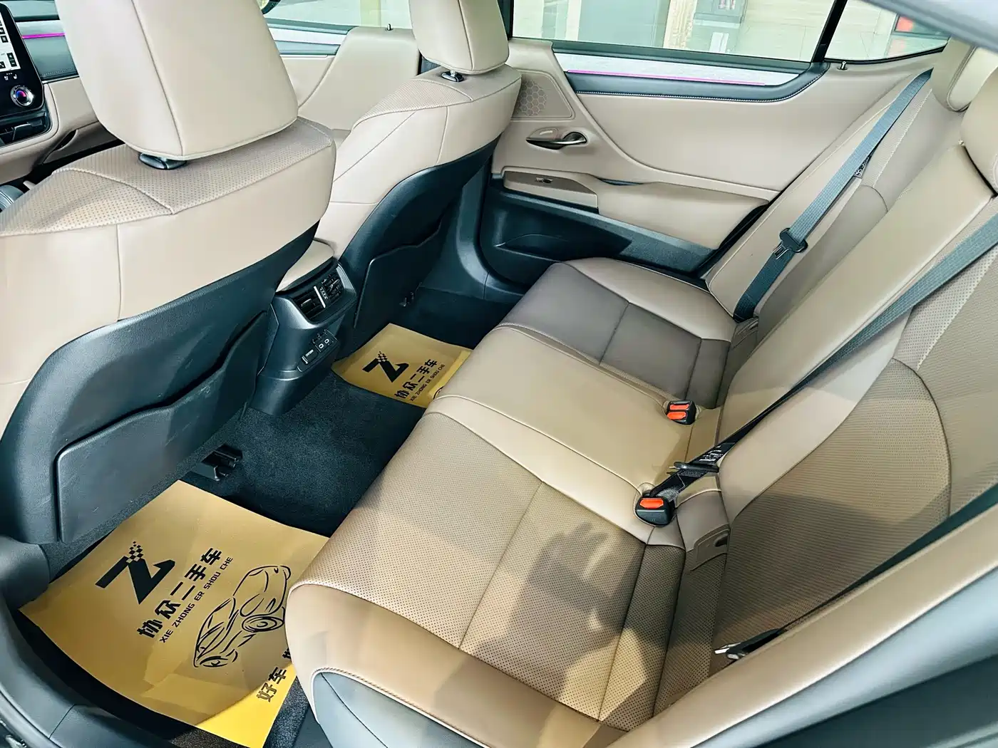 Lexus ES 2025 200 Ultimate Edition фото 14