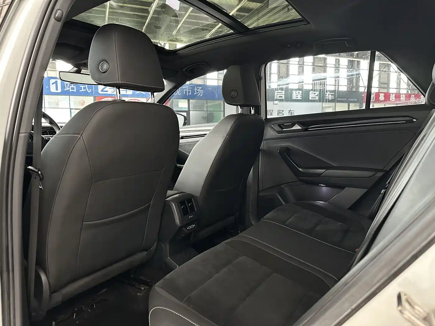Volkswagen T-ROC 2021 Facelift 280TSI DSG 4WD Luxury Smart Connect Edition фото 7