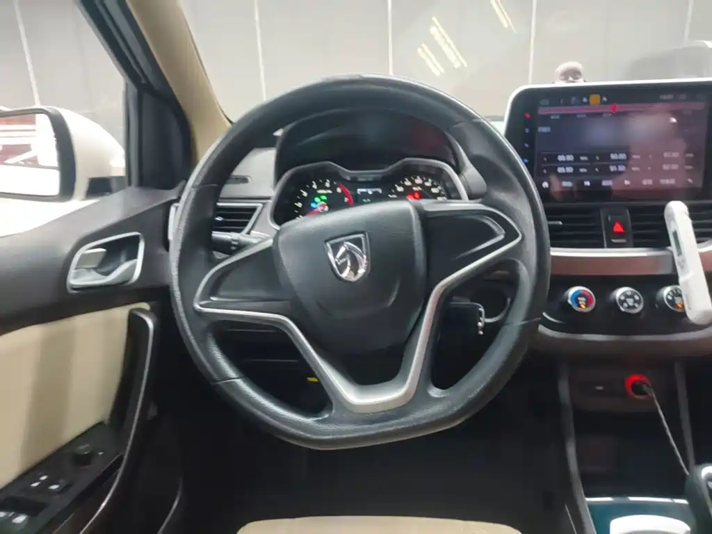 Baojun 310W 2018 2017 1.5L Manual Comfort China V