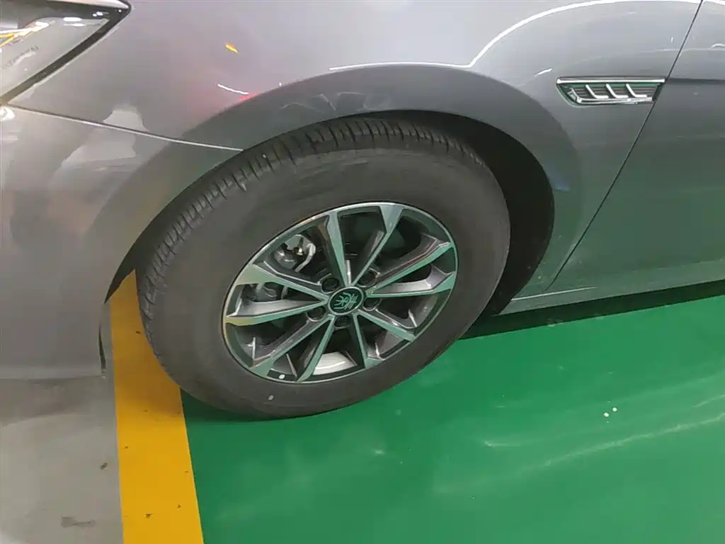 BYD Qin PLUS 2024 Glory Edition DM-i 55KM Leading фото 23