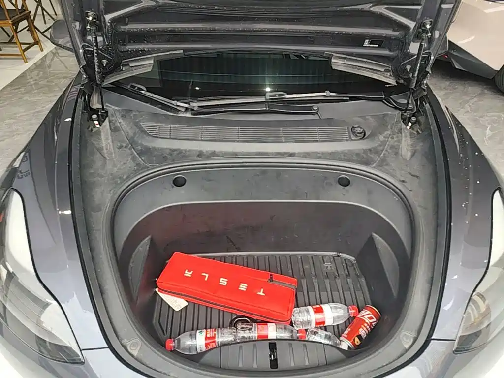Фото 20 - Tesla Model 3
